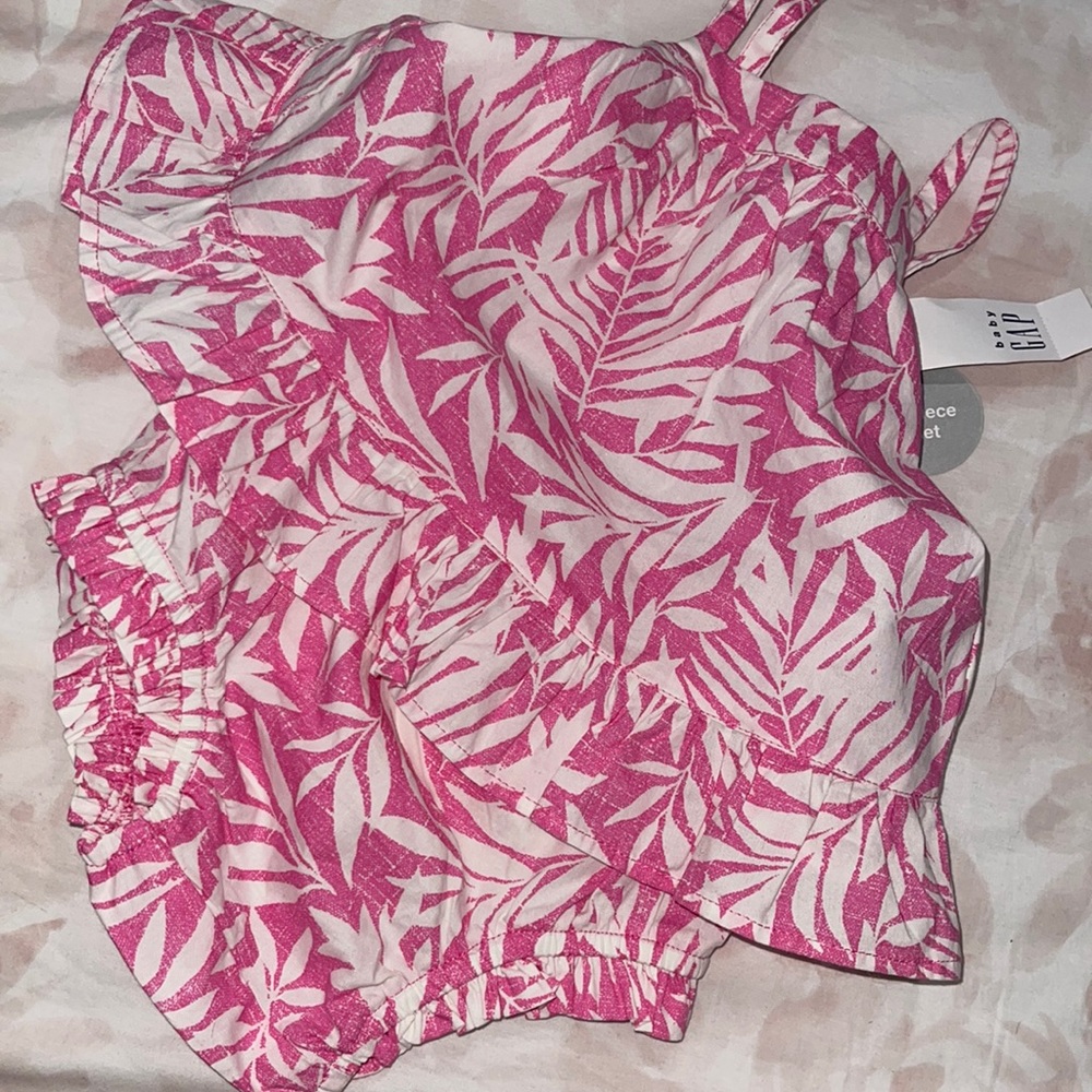 Gap two piece set brand new